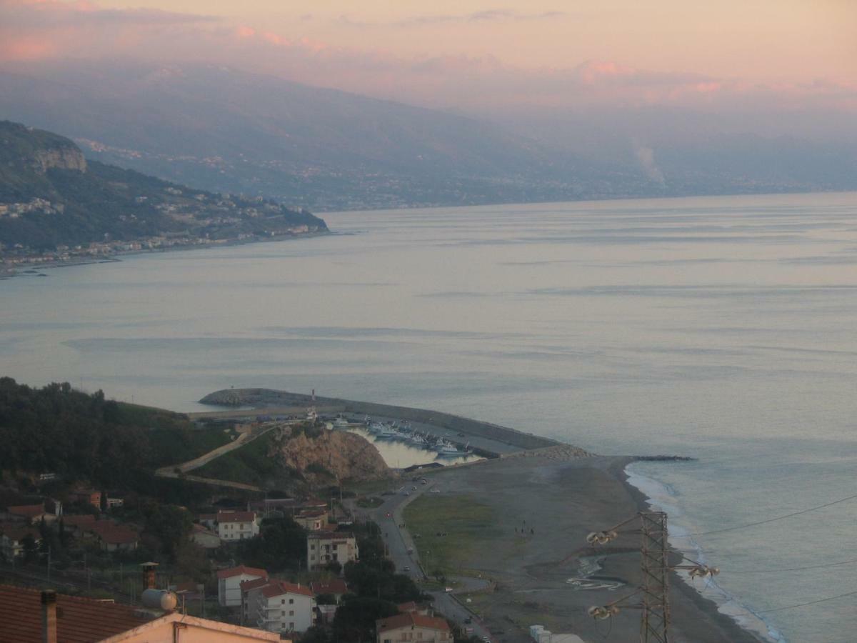Azienda Agrituristica Le Terre Di San Leonardo Четраро Экстерьер фото