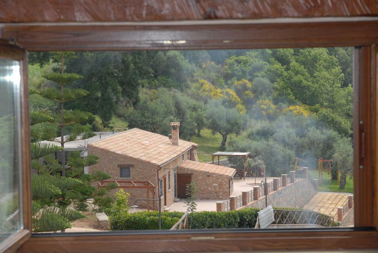 Azienda Agrituristica Le Terre Di San Leonardo Четраро Экстерьер фото